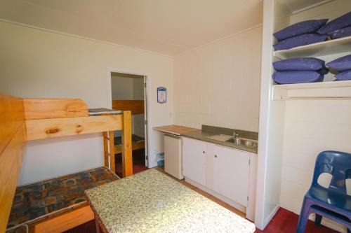 Cabin with Shared Bathroom (8 Adults)