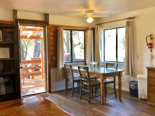 Sierra Mountain Lodge - Vacation Rentals - Yosemite