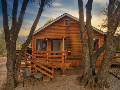 Sierra Mountain Lodge - Vacation Rentals - Yosemite