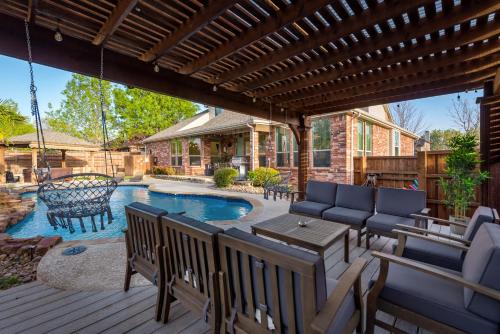 Pool house with hot tub and cinema