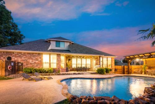 Pool house with hot tub and cinema