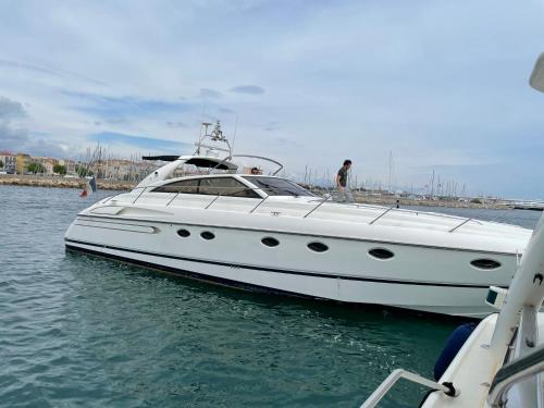 Yacht 17M Cannes Croisette Port Canto,3 Ch,clim,tv - Hôtel - Cannes