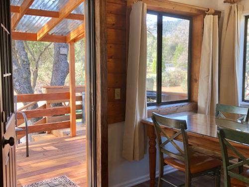 Sierra Mountain Lodge - Vacation Rentals - Yosemite