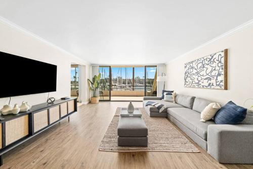 HEAVENLY SUNSET MARINA VIEW 3BD/2BH IN MDR/VENICE in Los Angeles, USA