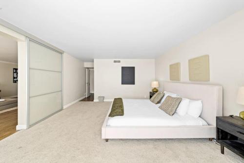 HEAVENLY SUNSET MARINA VIEW 3BD/2BH IN MDR/VENICE in Los Angeles, USA