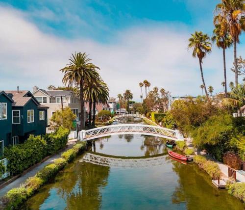 HEAVENLY SUNSET MARINA VIEW 3BD/2BH IN MDR/VENICE in Los Angeles, USA