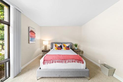 HEAVENLY SUNSET MARINA VIEW 3BD/2BH IN MDR/VENICE in Los Angeles, USA