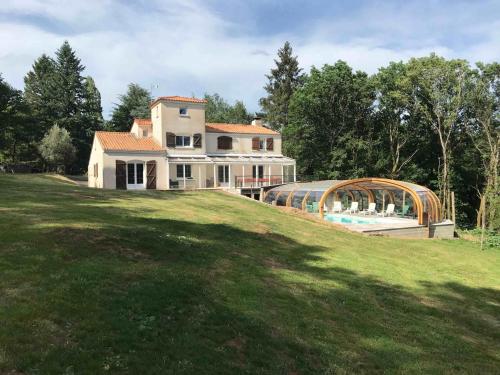 Villa 15 pers Mervent, vue sur lac, piscine,Vendée gîte à louer Fontenay-le-Comte