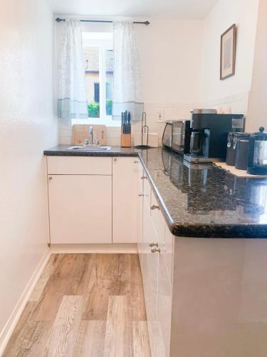 Just renovated 1 bed 1 bath home near LAX Stadium Forum - image 13