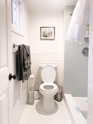 Just renovated 1 bed 1 bath home near LAX Stadium Forum - image 12