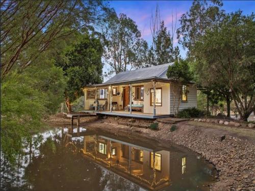 Barney Creek Vineyard Cottages in Hinterland