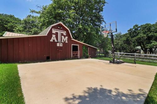 Summer Deal! Texas Rival Home in Fort Worth near Keller, Globe Life, AT&T