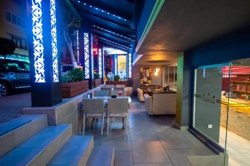 MOONBOW BEACH HOTEL - 레스토랑