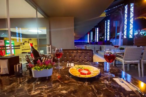 MOONBOW BEACH HOTEL - 레스토랑