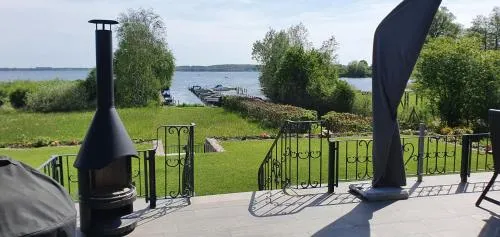 Seeblick (optional mit Boot) in Plau am See, Deutschland