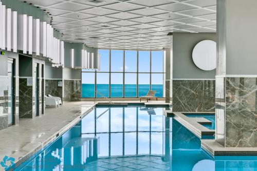 Ocean Surfers Paradise - gclr - 수영장