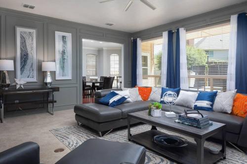 Summer Deal! Elegant Executive Retreat with Pool in Plano, Toyota Stadium Frisco, FC Dallas in Plano, USA