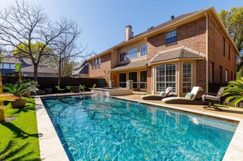 Summer Deal! Elegant Executive Retreat with Pool in Plano, Toyota Stadium Frisco, FC Dallas in Plano, USA