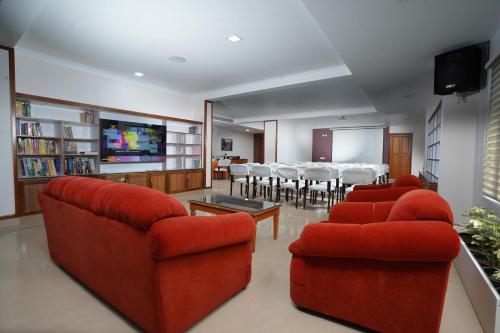 TGR SUITES – Cochin, NE