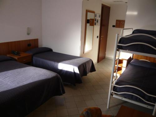 1 queen bed, 1 twin bed, 1 bunk bed