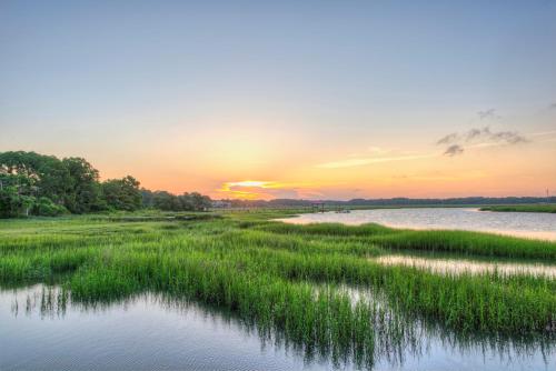 Lighthouse Tennis 2395 2 Bedroom Sleeps 6 Lagoon View Sea Pines Pool - image 11