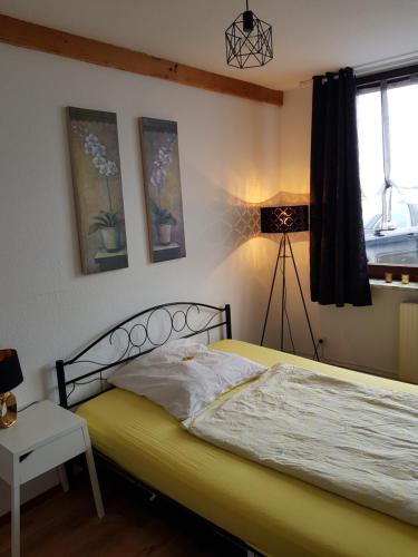 4 twin beds