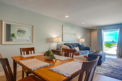 Oceanfront Gem - Beach Retreat In Solana Beach Condo - image 3