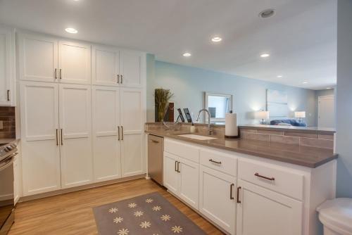 Oceanfront Gem - Beach Retreat In Solana Beach Condo - image 8