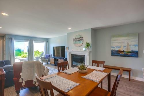 Oceanfront Gem - Beach Retreat In Solana Beach Condo - image 5