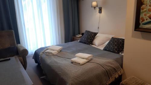 1 queen bed