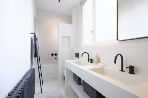 Cosy and Modern 2 bedrooms flat near Châtelain and Brugmann - Tap to explore photos