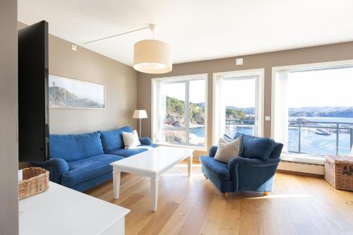 Two-Bedroom Deluxe Apartment with Sea View