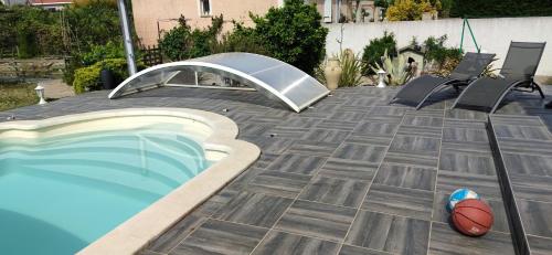 La maisonnette du jardin Narbonne in Nevian