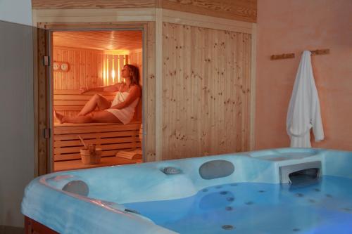 Pezsgőfürdő, Logis Hotel Le Vetine in Le Valtin