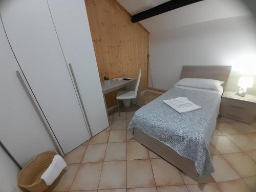 Standard Single Room with Shared Bathroom