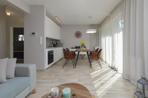 Sunny Apartment Łukęcin by Noclegi Renters