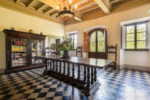 Фойє, Villa Poggio Cherici in Ріньяно Сульарно