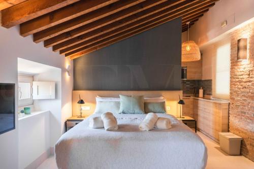 Superb mediterranean attic in the heart of Malaga by REMS, Málaga