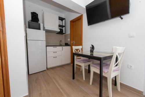 Studio with Sea View image 3