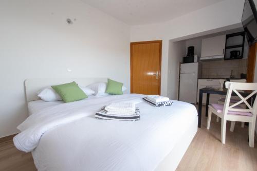 Studio with Sea View room in Charming apartments Duce