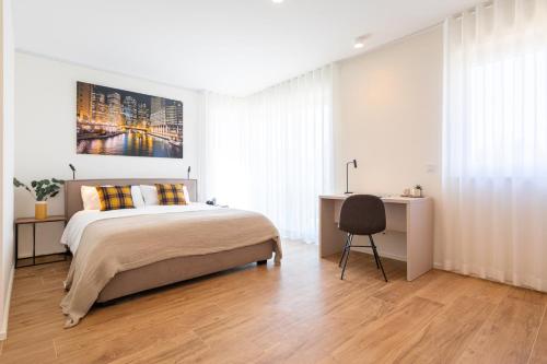 En Suite bedrooms at Reckenthal House by Rentaroo in Штрассе