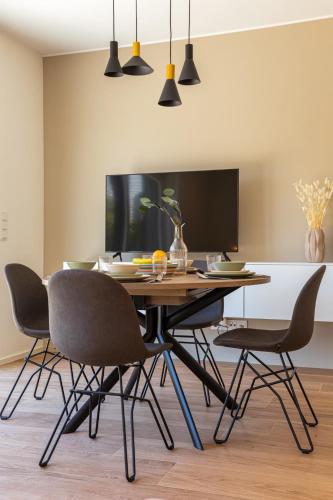 Зручності, En Suite bedrooms at Reckenthal House by Rentaroo in Штрассе