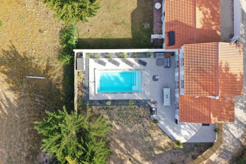 Villa avec piscine pour 8 - image 4