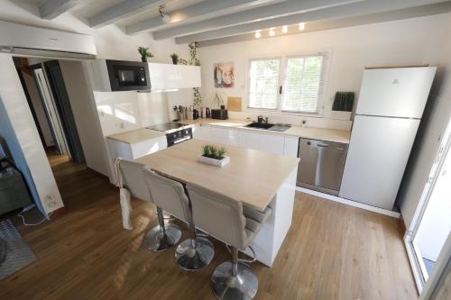 廚房, Villa avec piscine pour 8 in 聖熱昂德蒙特