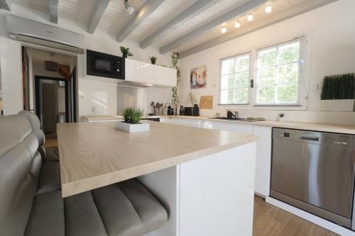 廚房, Villa avec piscine pour 8 in 聖熱昂德蒙特