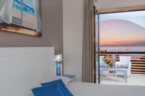 Double or Twin Room with Sea View