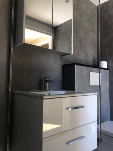 Baño, Apartment " PENSCH " in Findel