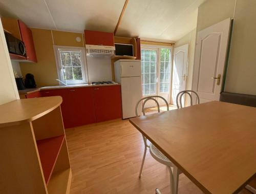 Logement 2 chambres avec jacuzzi sur terrain en pleine nature Logement 2 chambres avec jacuzzi sur terrain en pleine nature