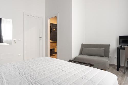 Double Room with Private Bathroom image 9