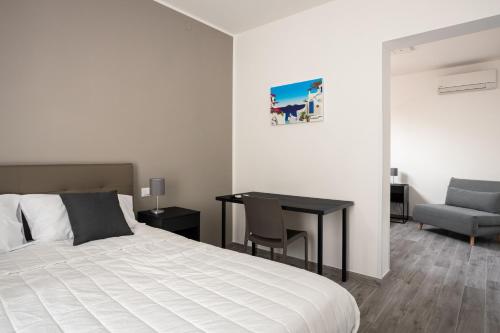 Triple Room with Private Bathroom image 9